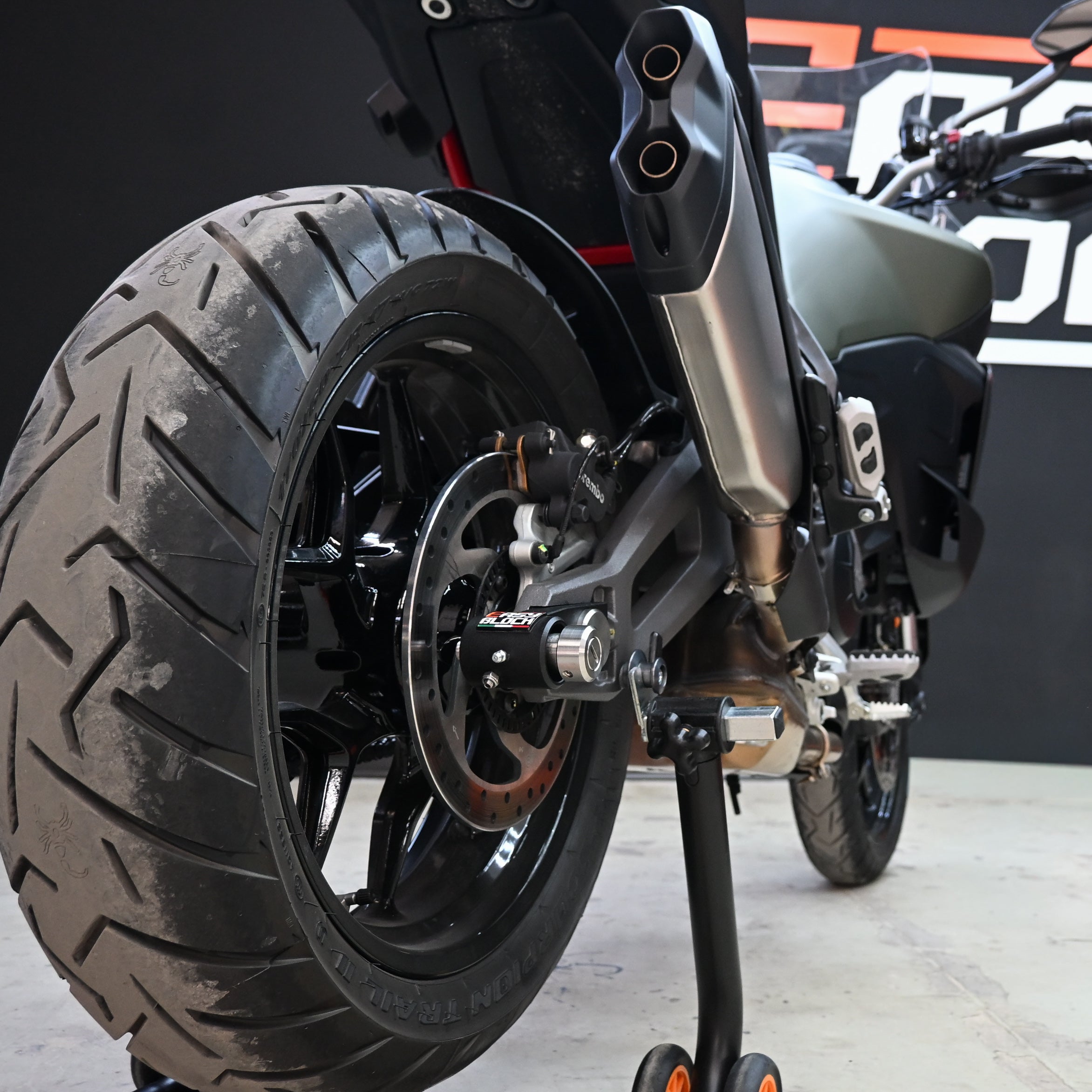 DUC 890